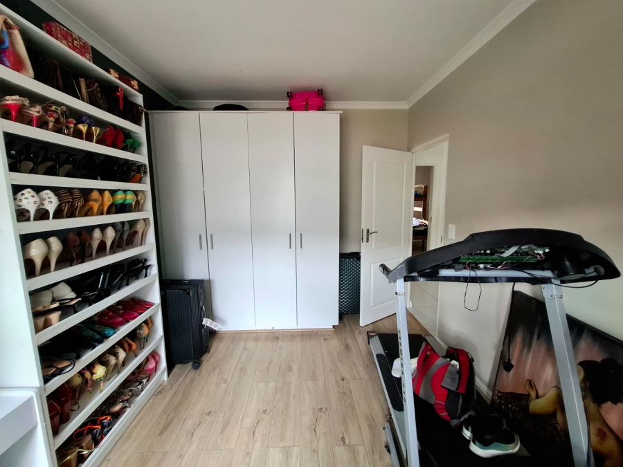 To Let 4 Bedroom Property for Rent in Parklands North Western Cape